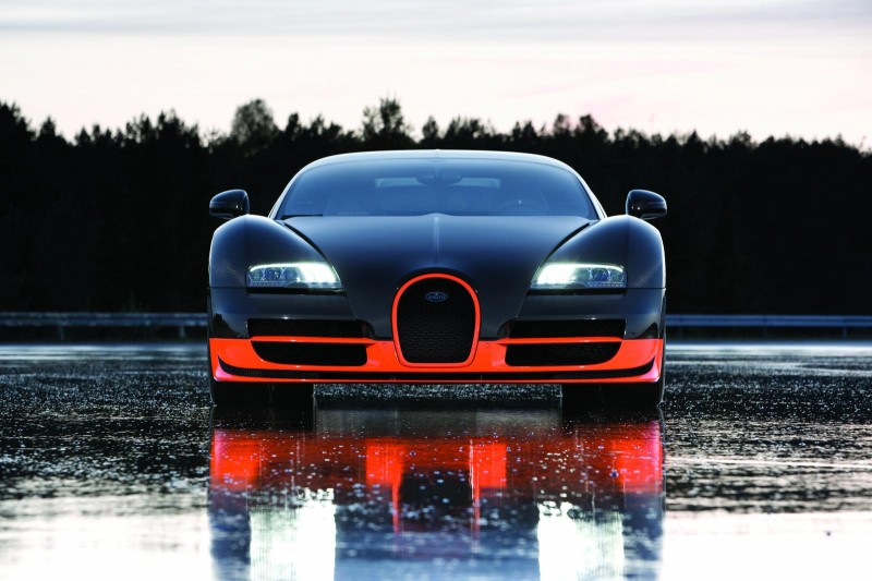 Bugatti Veyron 16.4 Super Sport önden görünüm