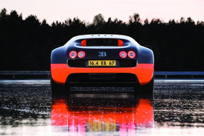 Bugatti Veyron 16.4 Super Sport arkadan görünüm