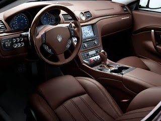 Maserati GranTurismo S Automatic kahverengi deri kokpit ve orta konsol