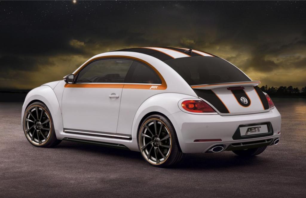 2012 ABT Volkswagen Beetle arka üç çeyrek görünüm ve oval egzoz çıkışları
