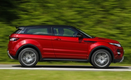 Kırmızı 2012 Range Rover Evoque Coupé yan görünümü
