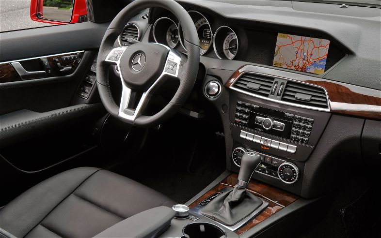 2012 Mercedes-Benz C350 Sedan kokpiti ve merkezi ekran