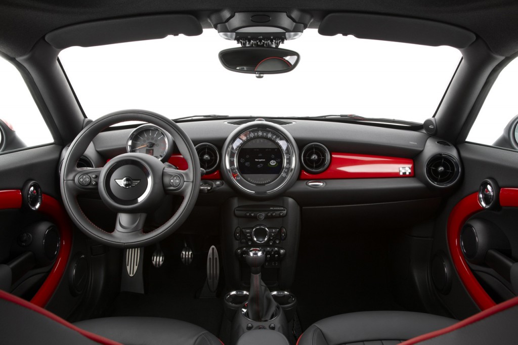 MINI John Cooper Works Coupé kokpiti ve manuel vites