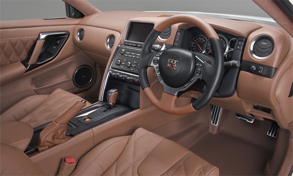 Nissan GT-R EGOIST kahverengi deri sağdan direksiyonlu kabin