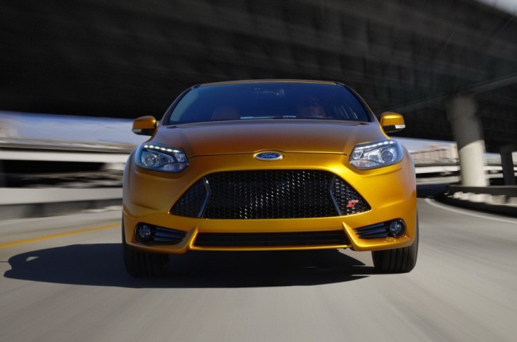 Ford Focus ST Paris gösterim aracı ön görünüm ve trapez ızgara