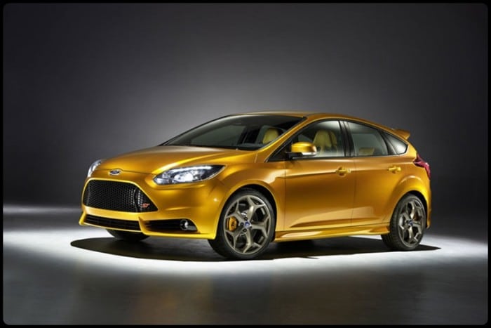2013 Ford Focus ST Paris 2010 gösterim aracı önden üç çeyrek görünüm