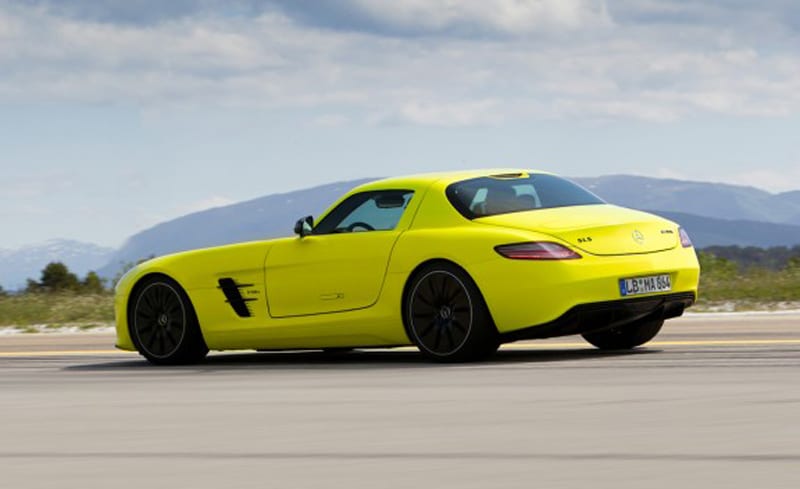 SLS AMG E-Cell geliştirme aracının sol arka hareket görünümü