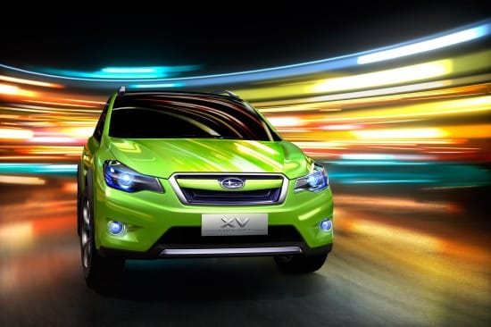 2013 Subaru XV başlığındaki yeşil Subaru XV Concept önden görünüm