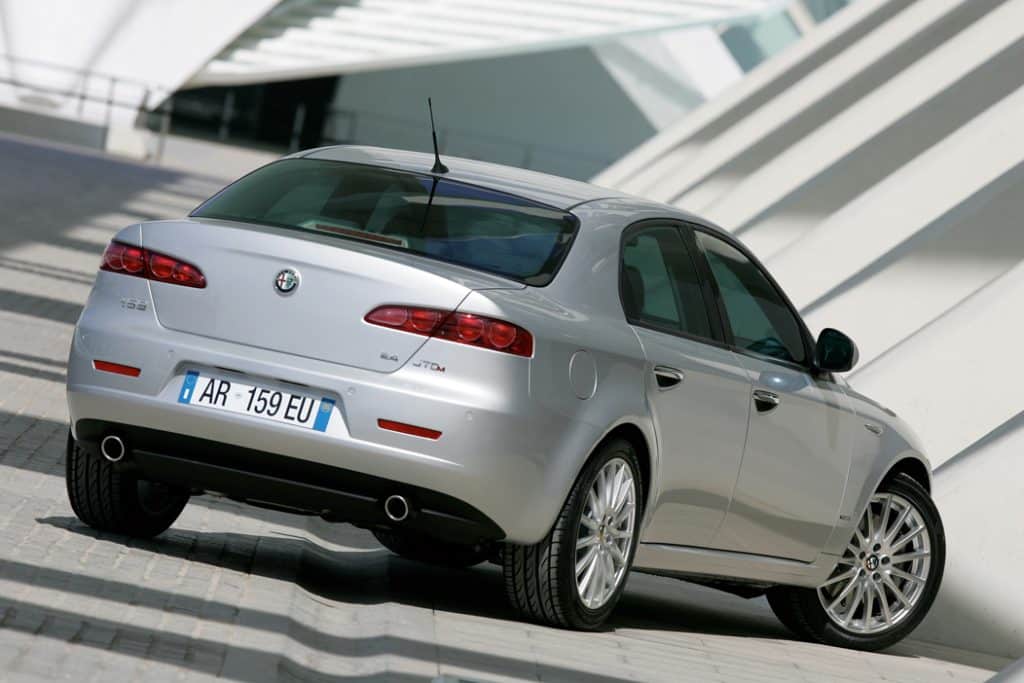 Alfa Romeo 159 2.4 JTDM sedan sağ arka görünüm