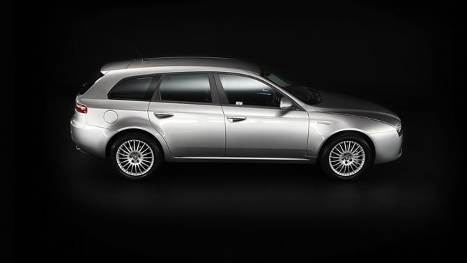 Gümüş Alfa Romeo 159 Sportwagon sağ yan profil