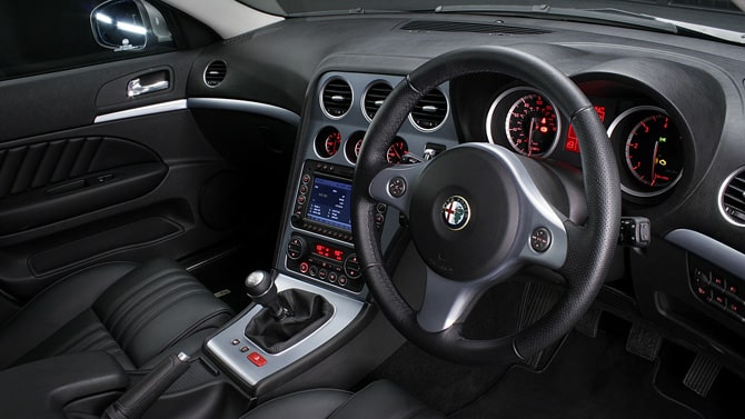 Alfa Romeo 159 Sportwagon sağdan direksiyonlu manuel vitesli kabin