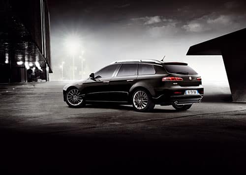 Siyah Alfa Romeo 159 Sportwagon sol arka üç çeyrek görünüm
