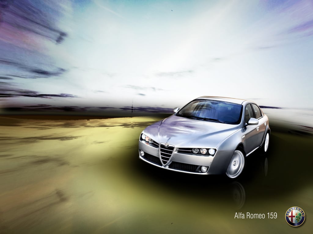 Alfa Romeo 159 gümüş renkli sedan ön üç çeyrek görünüm
