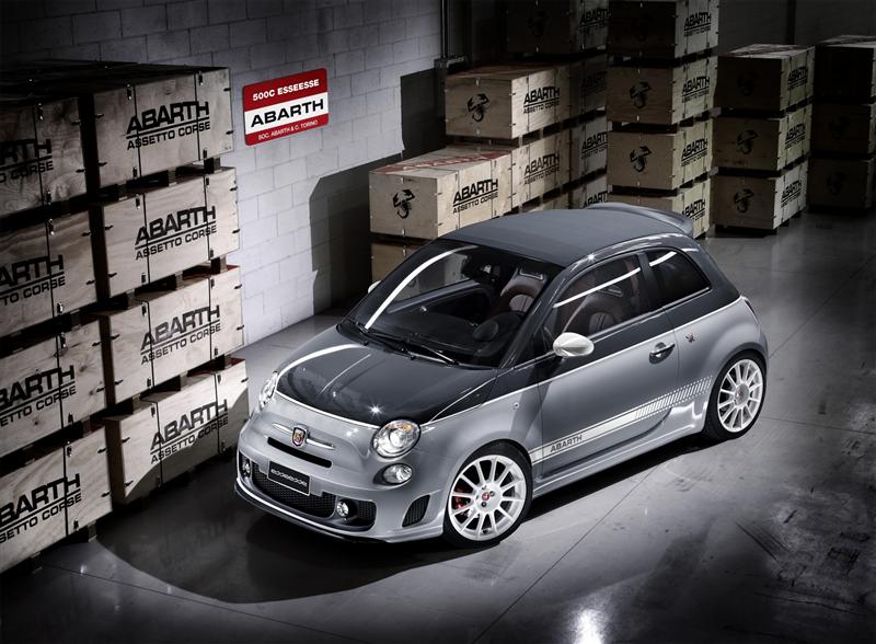 Abarth 500C esseesse iki renkli gövde detayı
