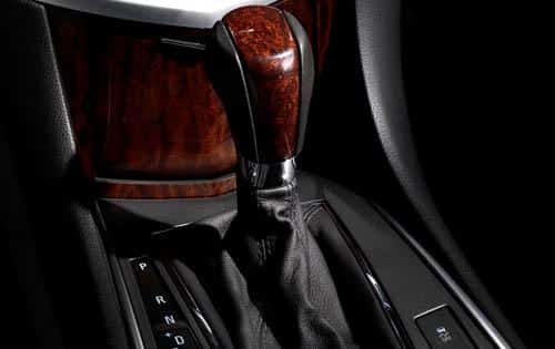 Cadillac SRX otomatik vites seçicisi ve Eco düğmesi