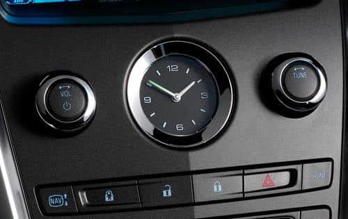 Cadillac SRX analog saat ve orta konsol düğmeleri