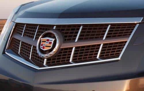 Cadillac SRX ön ızgara yakın görünümü