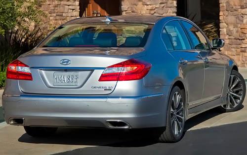 Genesis 5.0 R-Spec arka üç çeyrek görünüm