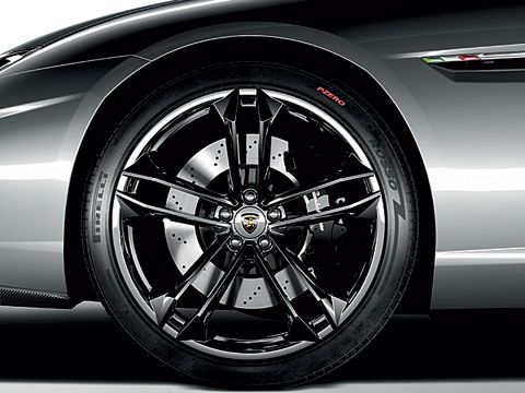 Lamborghini Estoque ön jant fren diski ve çamurluk detayı