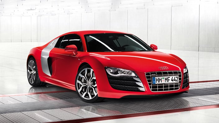 2012 Audi R8 sayfasındaki kırmızı R8 5.2 FSI quattro ön üç çeyrek görünümü