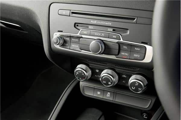 Audi A1 multimedya ve otomatik klima kumandaları