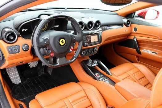 Ferrari FF turuncu deri döşemeli ön kabin