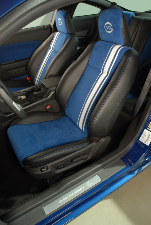 Saleen Dan Gurney Signature Edition mavi Alcantara koltuklar