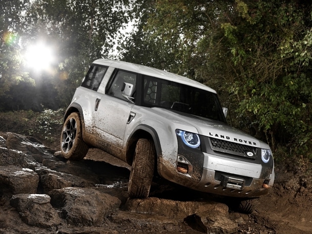 Land Rover DC100 konsepti kayalık zeminde önden üç çeyrek görünüm