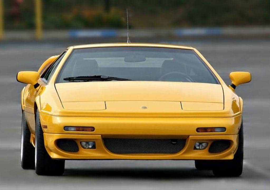 Sarı Lotus Esprit V8 önden görünüm
