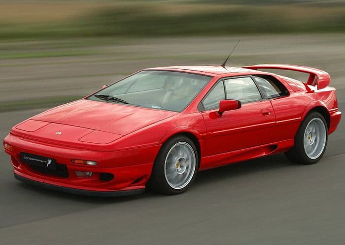 Kırmızı Lotus Esprit V8 hareket halinde