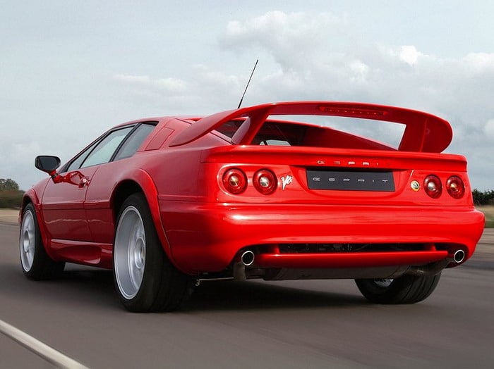 Kırmızı geç dönem Lotus Esprit V8 arka görünümü