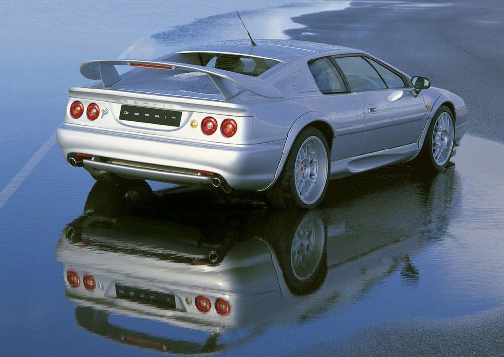 Gümüş geç dönem Lotus Esprit arka üç çeyrek görünümü