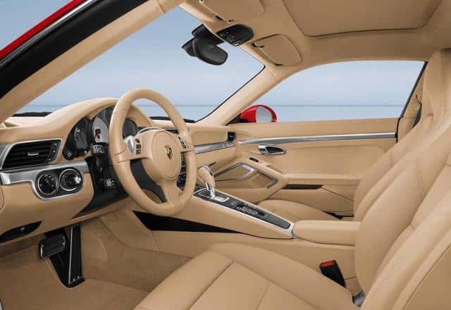 Porsche 911 991 bej deri ön koltuklar ve orta konsol