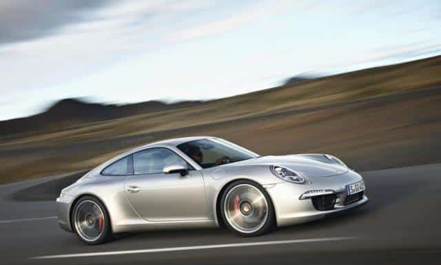 Porsche 911 Carrera S 991 yan profil ve kırmızı fren kaliperleri
