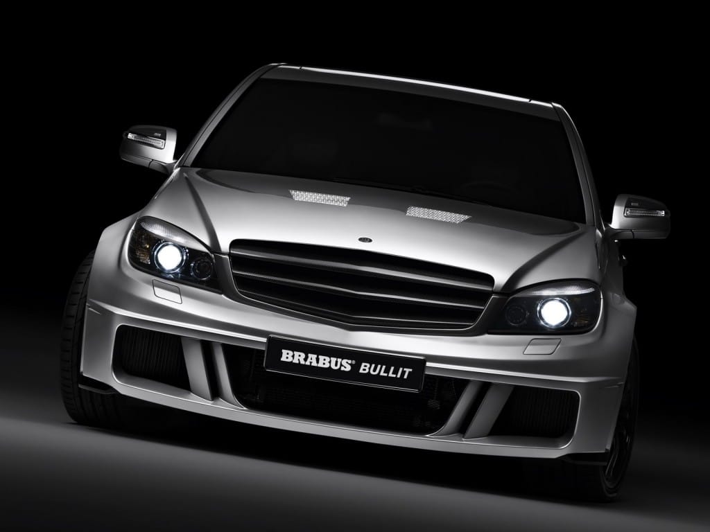 Brabus Bullit Mercedes-Benz C-Class gümüş gövde ve geniş hava girişli ön bölüm