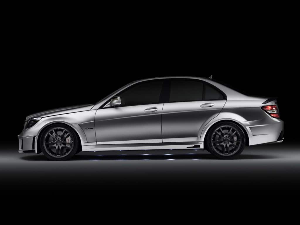 Brabus Bullit W204 sedan yan profil ve geniş çamurluklar