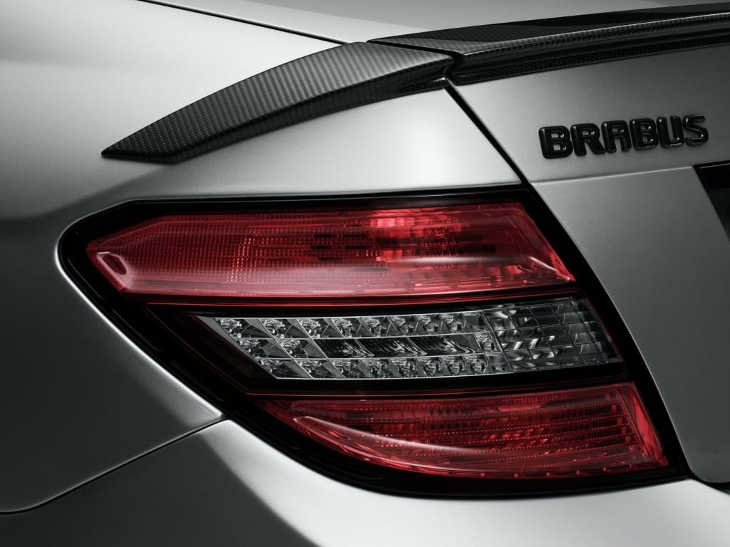 Brabus Bullit arka lamba karbon spoyler ve BRABUS rozeti