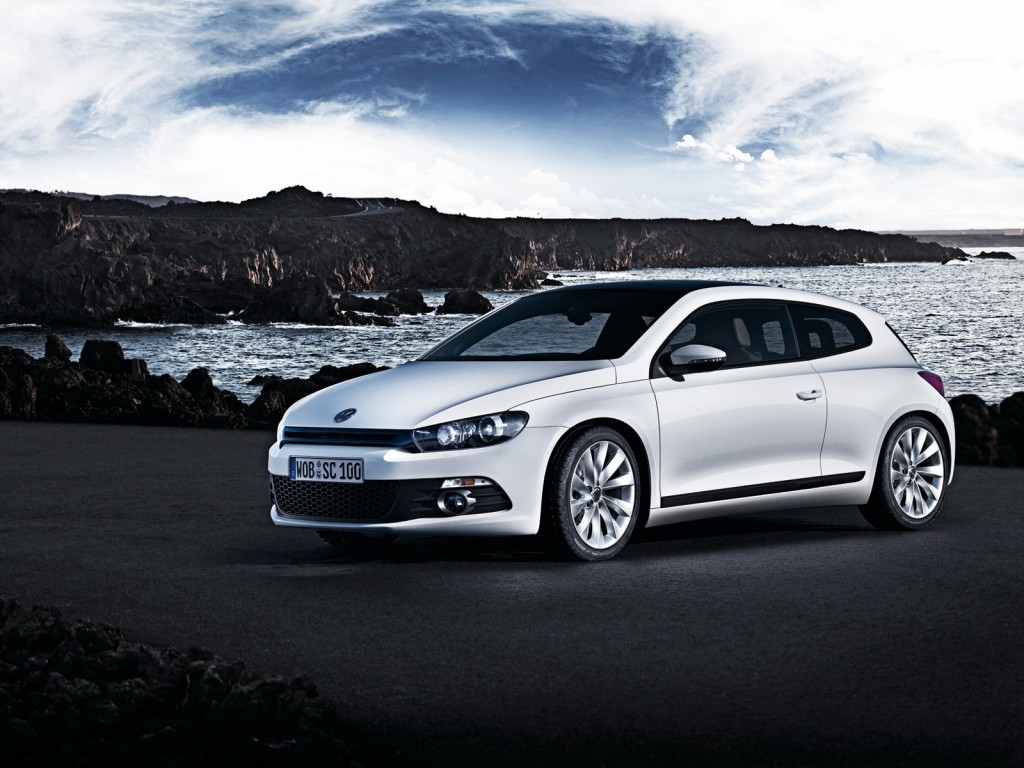Volkswagen Scirocco beyaz gövde ön üç çeyrek görünüm