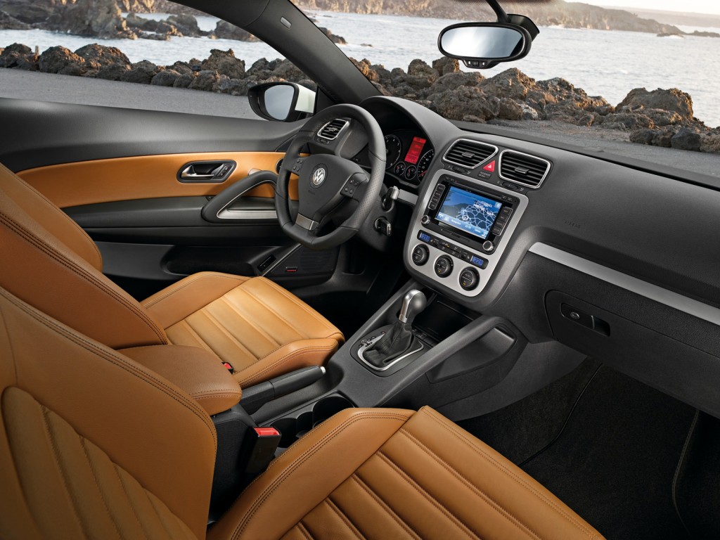Scirocco 2.0 TSI DSG kabin navigasyon ve kahverengi deri koltuklar