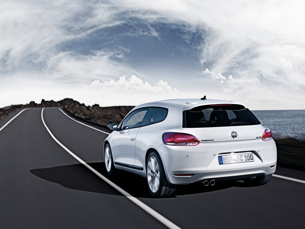 Scirocco arka üç çeyrek görünüm tavan spoyleri ve geniş omuzlar