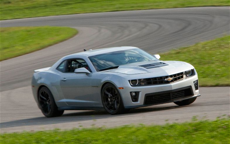 2012 Chevrolet Camaro ZL1 gri gövde tasarımı