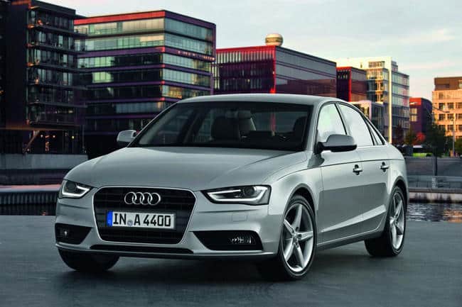 2012 Audi A4 sedanın önden üç çeyrek görünümü