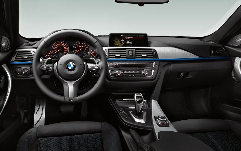 BMW F30 sportif iç mekân ve orta konsol