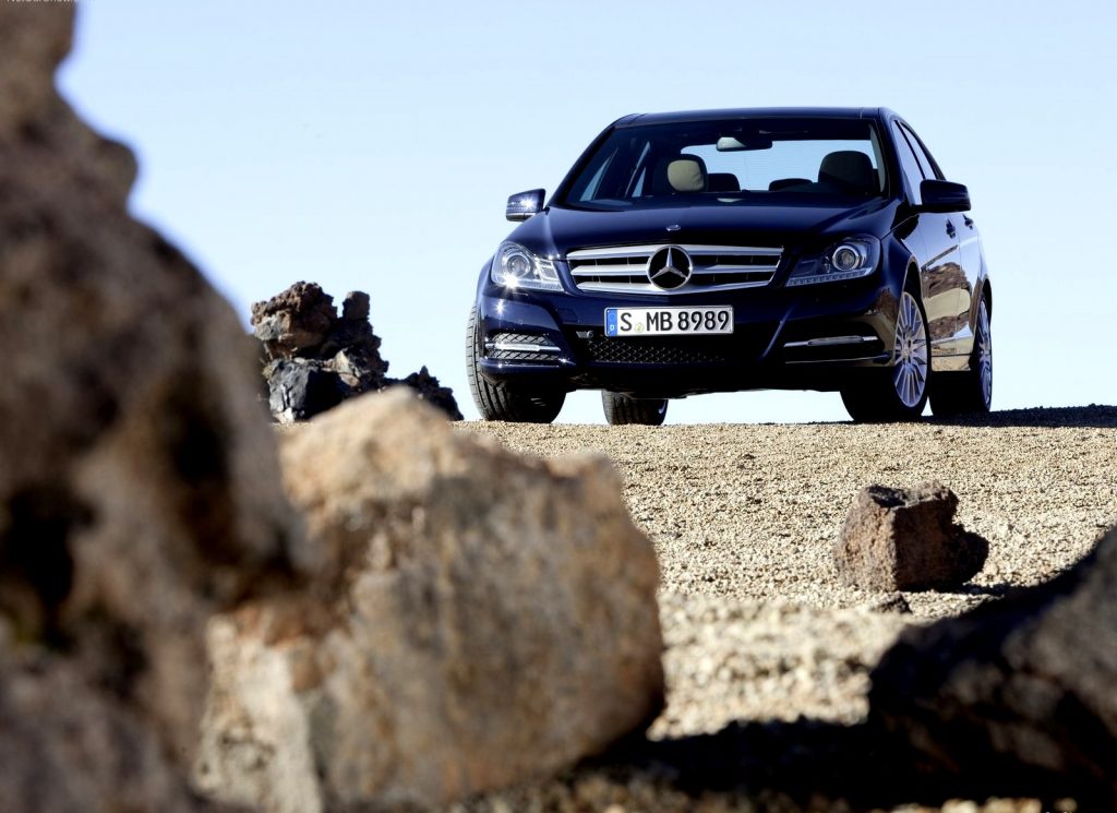 Mercedes-Benz C-Class W204 makyajı önden görünüm