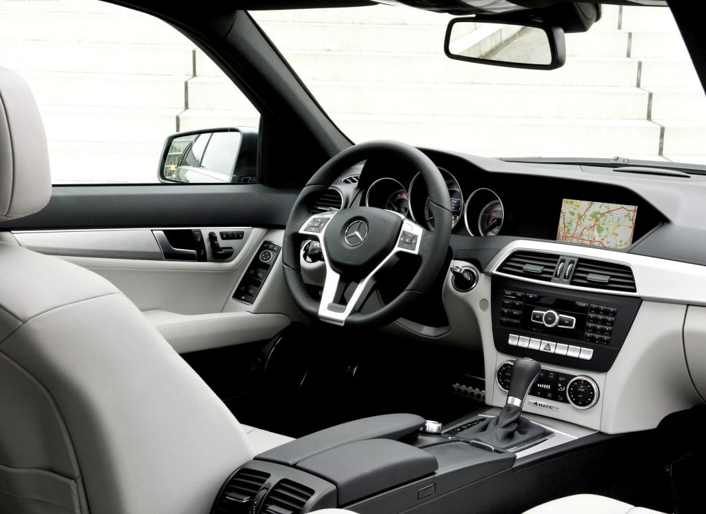 Mercedes-Benz C-Class yenilenen kabin
