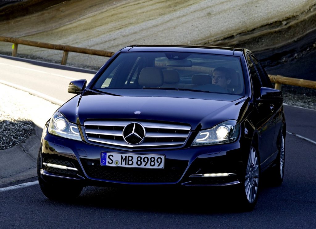 Mercedes-Benz C-Class sedan yenilenen ön bölüm