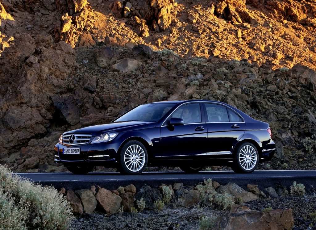 Mercedes-Benz C-Class sedan yandan görünüm