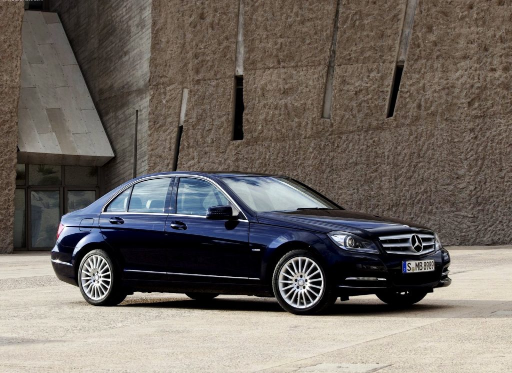 Mercedes-Benz C-Class sedan üç çeyrek görünüm
