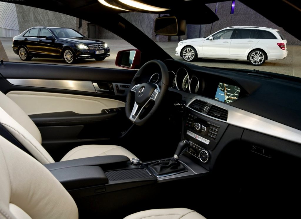 Mercedes-Benz C-Class kabin ve sedan Estate görünümü