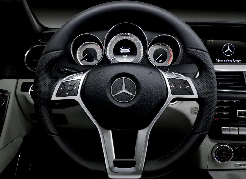 Mercedes-Benz C-Class direksiyon ve gösterge grubu